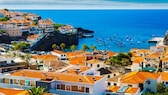 Die kleine charmante Küstenstadt auf Madeira trägt den Namen Camara de Lobos