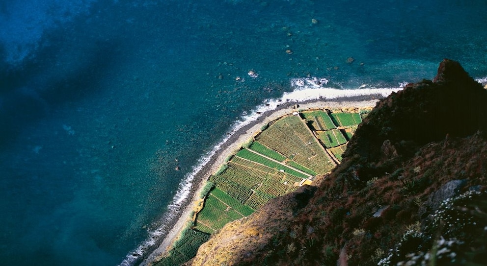 Diese Strand befindet sich westlich der Stadt Câmara de Lobos und ist ein echter Geheimtipp