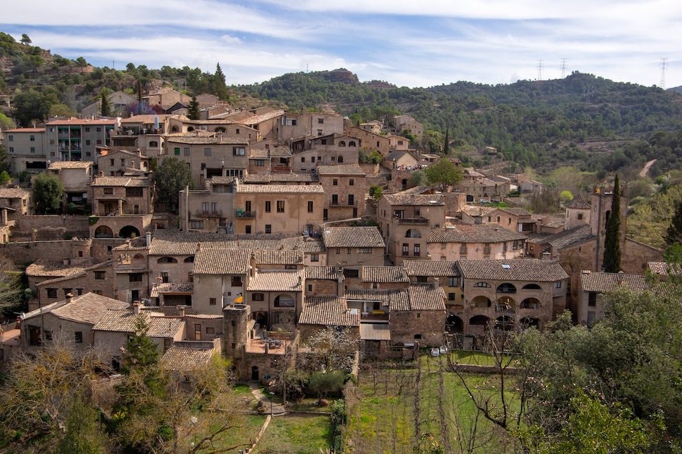 Das spanische Dorf Mura befindet sich mitten im Naturpark Sant Llorenç del Munt i l'Obac in Katalonien