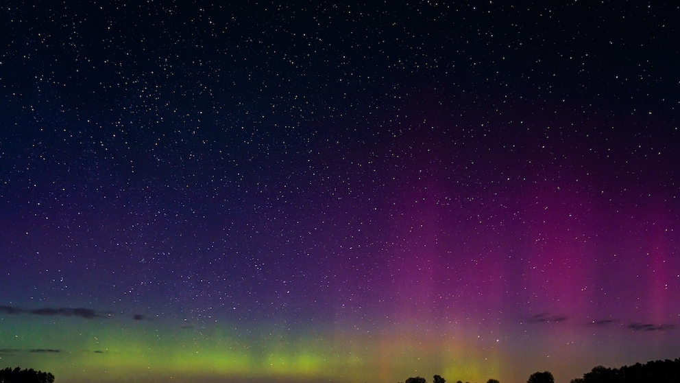 Auch die Lüneburger Heide ist ein idealer Ort, um die Polarlichter von Deutschland aus zu sehen