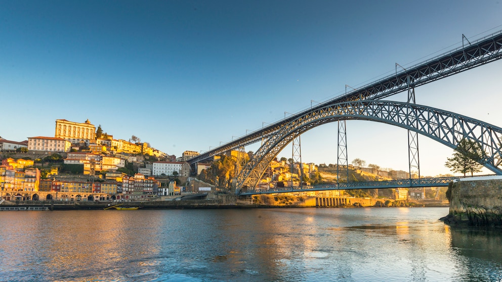 Porto am Fluss Douro ist zu einem beliebten Ziel für Städtereisende geworden – auch im Winter hat die Stadt ihren Reiz