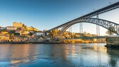 Porto am Fluss Douro ist zu einem beliebten Ziel für Städtereisende geworden – auch im Winter hat die Stadt ihren Reiz