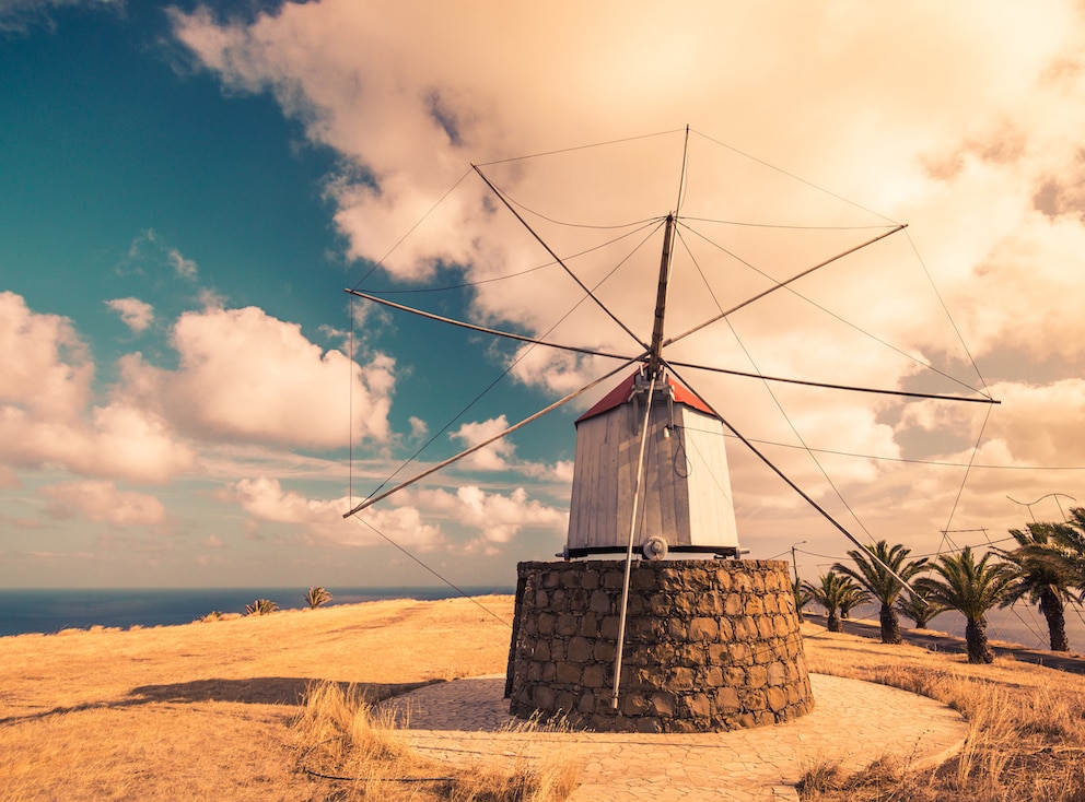 Eine der wenigen noch vorhandenen Windmühlen auf Porto Santo