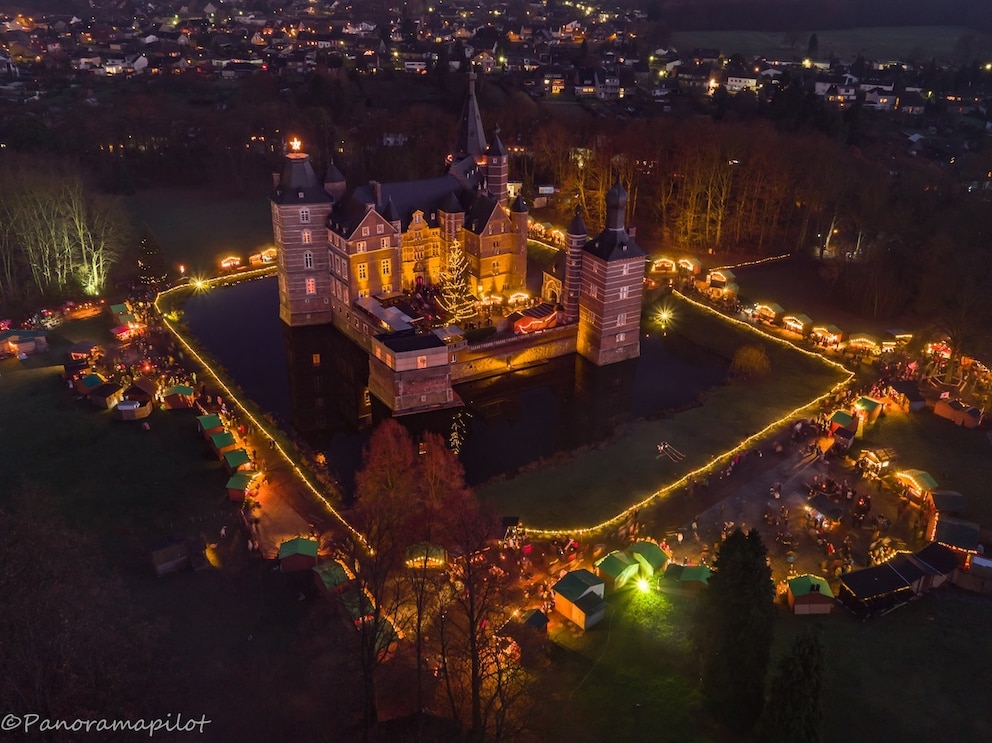 Der Weihnachtsmarkt auf Schloss Merode in NRW wurde zum gem&uuml;tlichsten in Deutschland gew&auml;hlt
