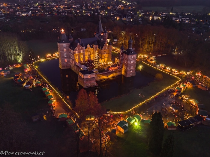 The Christmas Market at Schloss Merode in NRW was voted the coziest in Germany