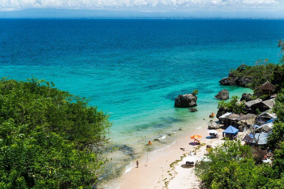 Blick auf den Padang Padang Beach auf Bali