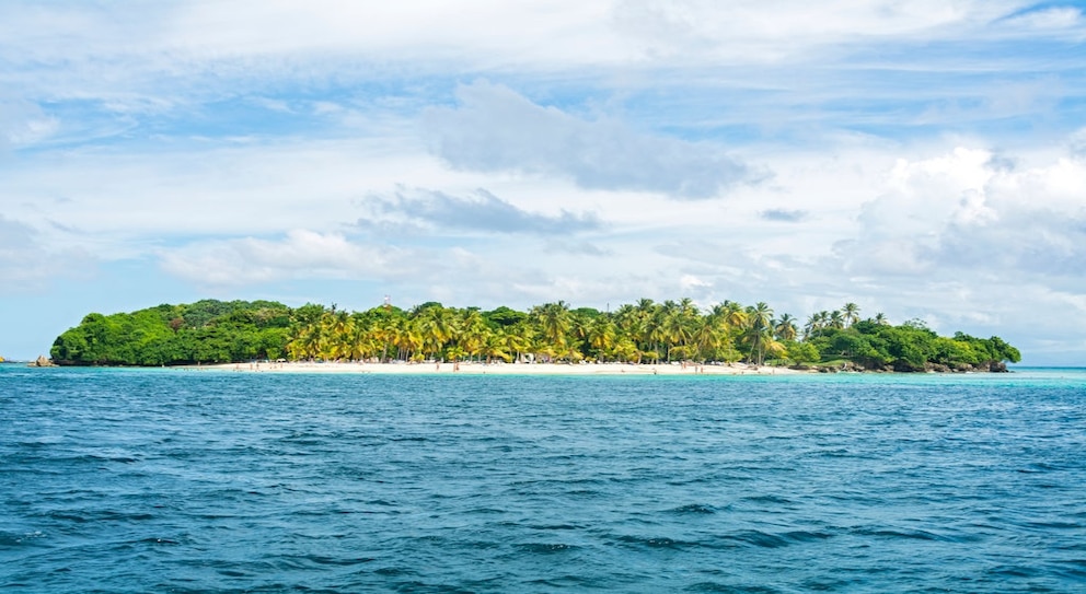 Einer der schönsten Strände der Dominikanischen Republik befindet sich auf dieser Insel in der Bucht Samana