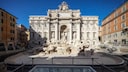 Ein eher ungewöhnlicher Anblick: der Trevi-Brunnen, eine der berühmtesten Sehenswürdigkeiten Italiens, ist derzeit ohne Wasser