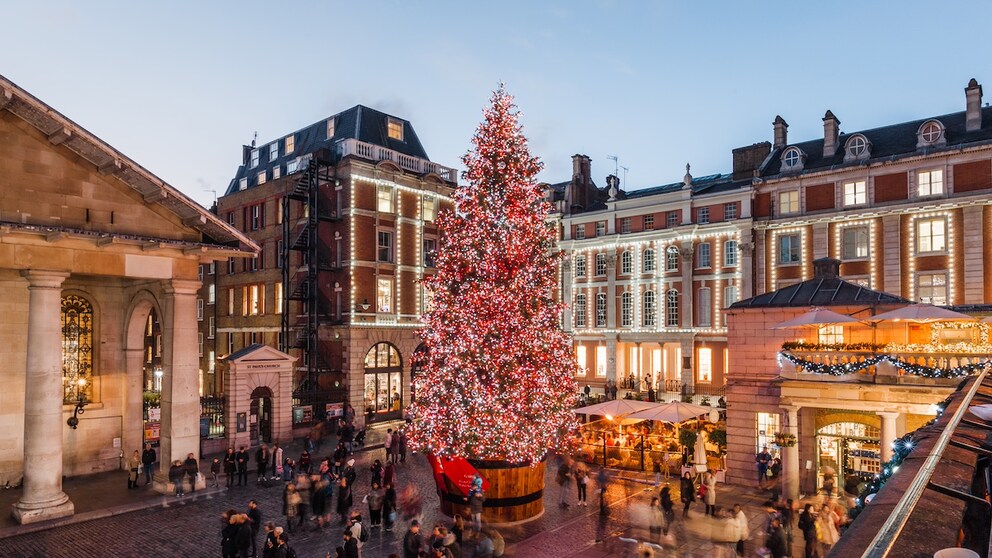 Weihnachtlich beleuchteter Covent Garden in London