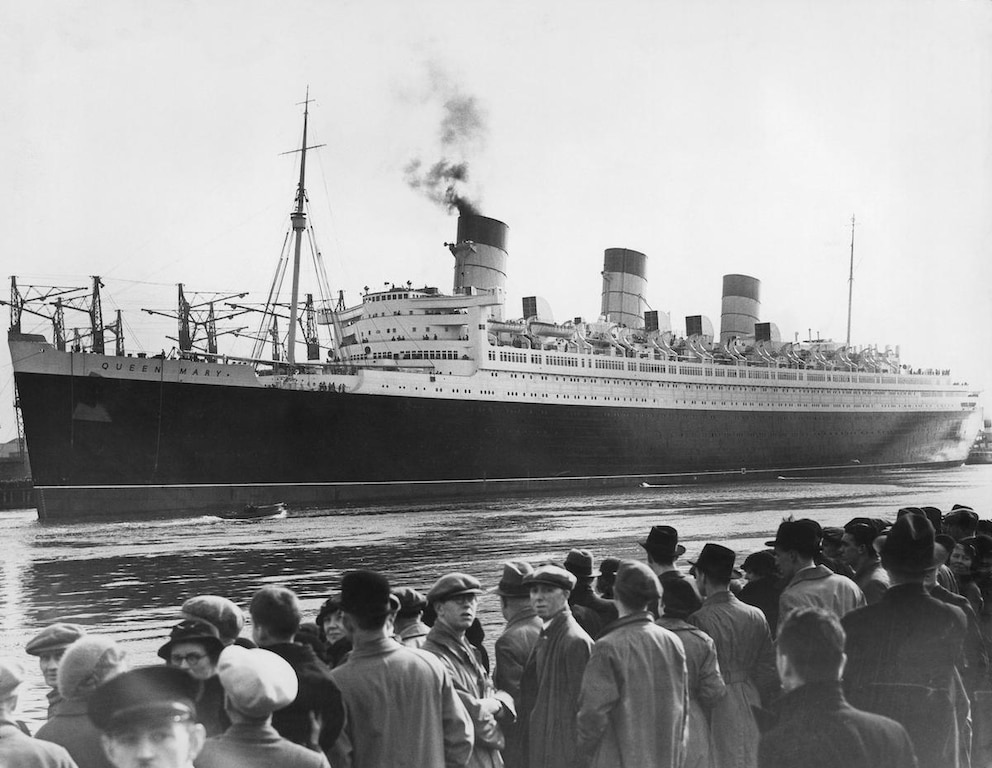 1936: Die „Queen Mary“ verlässt den Hafen von Clyde in Schottland