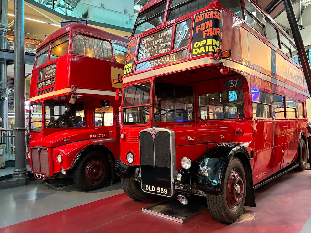 Die berühmten roten Busse kann man im London Transport Museum ganz in Ruhe und ohne hektischen Verkehr betrachten