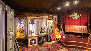 Wussten Sie, dass es im Keller des „Hard Rock Cafés“ in London unter anderem Gitarren von David Bowie und Jimi Hendrix bestaunen können? Diesen und viele weitere Geheimtipps hat Doris Tromballa vor Ort ausfindig gemacht