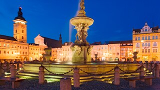 Der zentrale Markplatz von Budweis im Abendlicht
