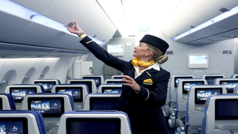 Die Flugzeug-Crew hat einige Codes, mit denen sie unauffällig über Passagiere an Bord sprechen kann