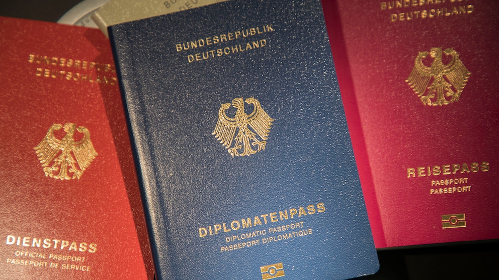 Wer es einmal ins Auswärtige Amt geschafft hat, muss viel reisen – und sich daher richtig gut auskennen in der Welt. Testen Sie Ihr Wissen in unserem Diplomaten-Quiz!