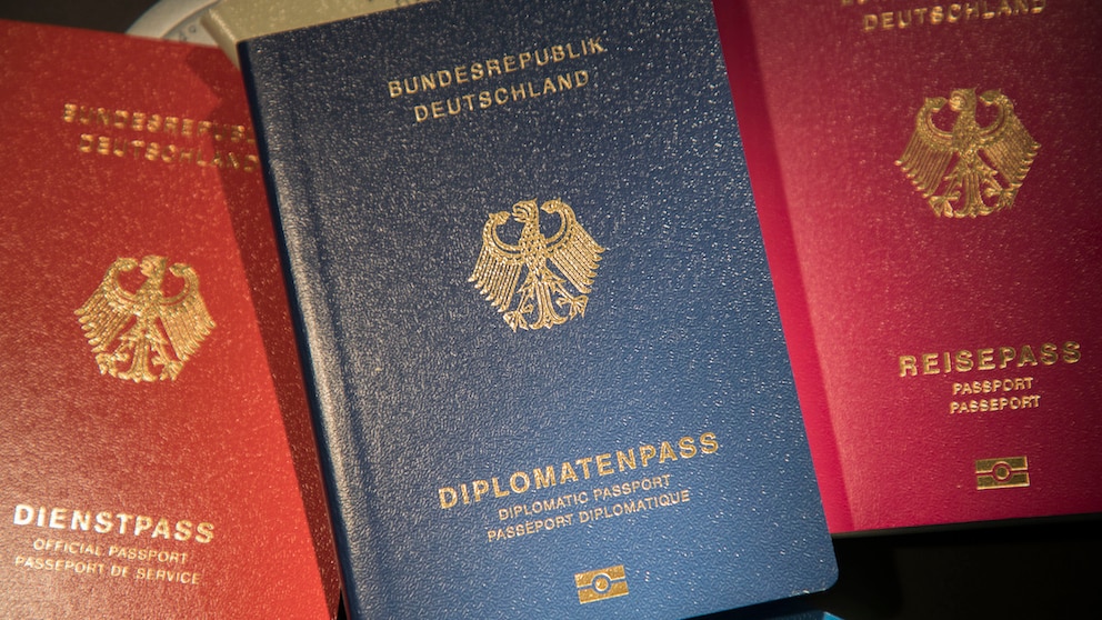 Wer es einmal ins Auswärtige Amt geschafft hat, muss viel reisen – und sich daher richtig gut auskennen in der Welt. Testen Sie Ihr Wissen in unserem Diplomaten-Quiz!