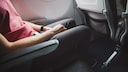Im Flugzeug leiden viele unter verstärkten Blähungen