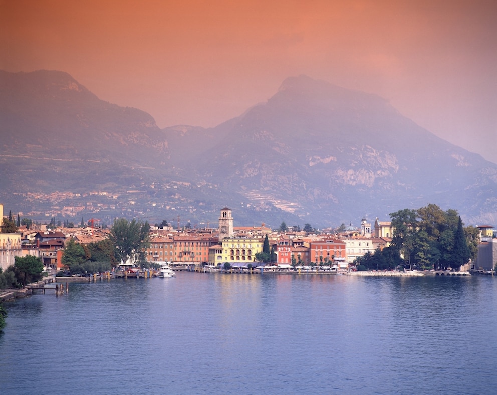 Riva del Garda im Abendlicht