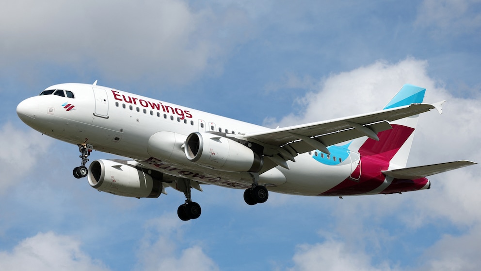 Eurowings-Flugzeug in der Luft