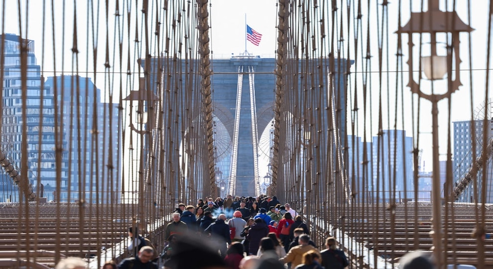 Bei einem Urlaub in New York sollte man die Brooklyn Bridge nicht verpassen