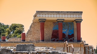 Der Palast von Knossos, hier im Bild der restaurierte Nordeingang, ist Kretas berühmteste Ruine