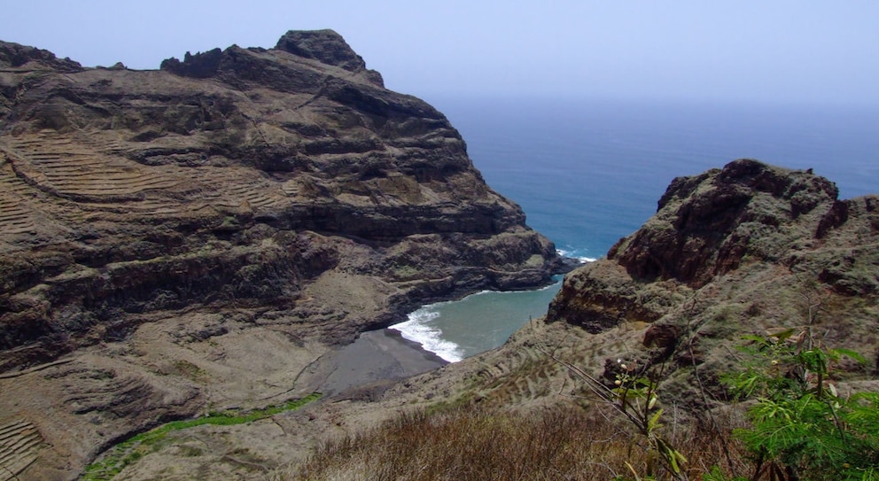 Diese Bucht ist an der Mündung des Flusses Fontainhas auf Santo Antao zu finden