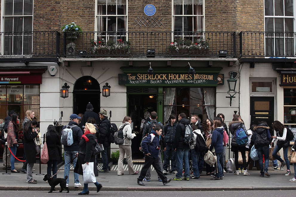 London, England, 221B Baker Street ist wohl eine der berühmtesten Adressen der britischen Hauptstadt – am Wohnort des Detektivs Sherlock Holmes befindet sich nun ein Museum zu Ehren des fiktiven Charakters