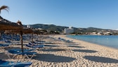 Strand von Palma auf Mallorca: In Spanien ist zwar Nebensaison – eine neue Erhebung bei Daten von Urlaubern sorgt dennoch für großen Ärger