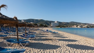 Strand von Palma auf Mallorca: In Spanien ist zwar Nebensaison – eine neue Erhebung bei Daten von Urlaubern sorgt dennoch für großen Ärger