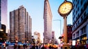 Flat Iron Building in New York: Das Konzept weltweit akzeptierter, einheitlicher Zeitzonen ist noch nicht so alt, wie man denken könnte. Davor ging es im Hinblick auf die Zeitmessung mitunter abenteuerlich zu, vor allem in den USA