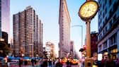 Flat Iron Building in New York: Das Konzept weltweit akzeptierter, einheitlicher Zeitzonen ist noch nicht so alt, wie man denken könnte. Davor ging es im Hinblick auf die Zeitmessung mitunter abenteuerlich zu, vor allem in den USA