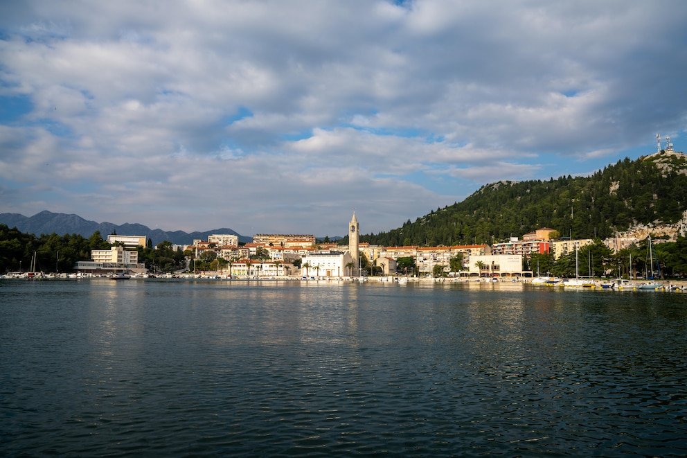 Der Küstenort Ploče in Kroatien