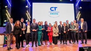 Corps Touristique Award „Connecting Cultures” 2025: Gruppenbild mit Gewinnerinnen und Gewinnern sowie den Ehrengästen aus Politik und Tourismuswirtschaft