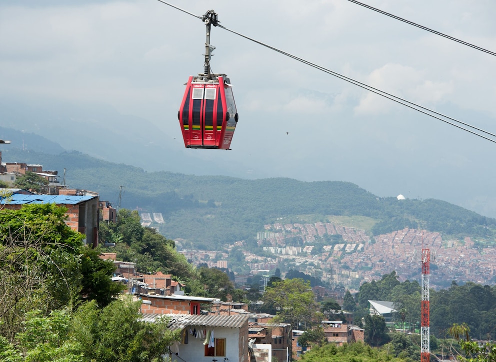 Gondel der Seilbahn im Viertel Comuna Santo Domingo in Medellín