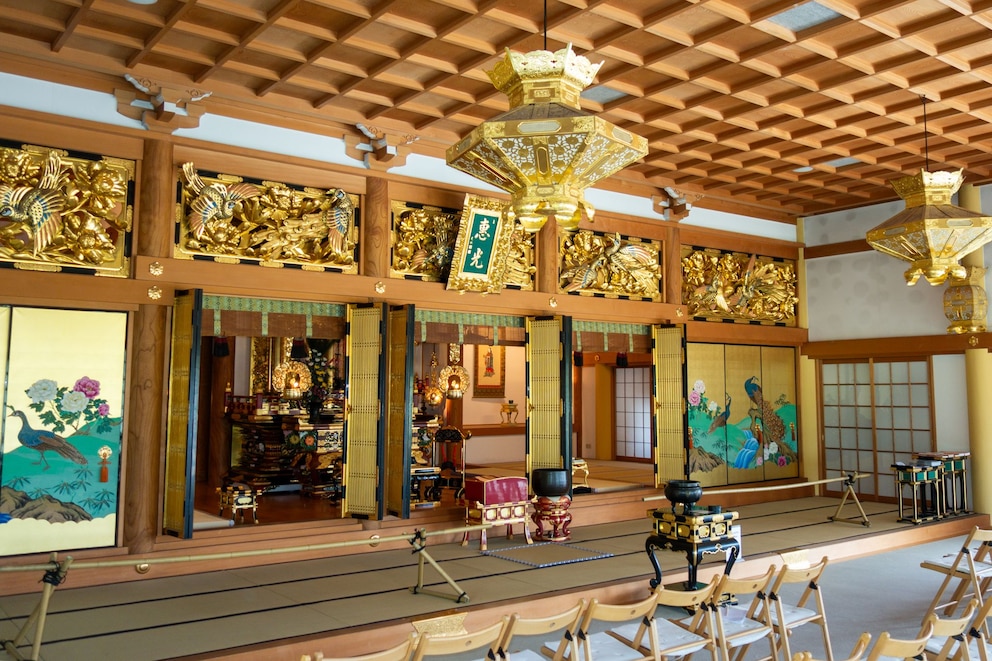 Tempelhalle im Ekō-Haus der Japanischen Kultur