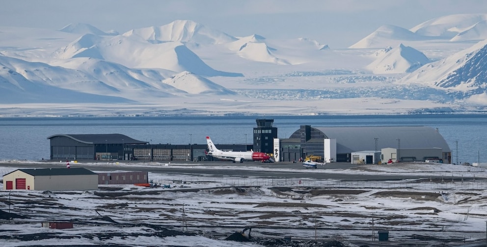 Longyearbyen hat einen der entlegensten Flughäfen der Welt