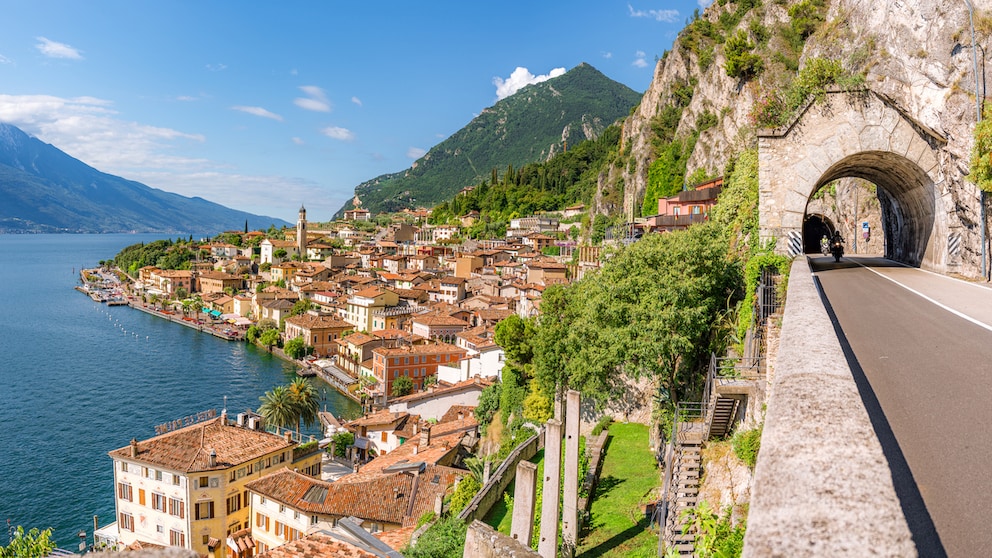 Ein Roadtrip um den Gardasee führt vorbei an malerischen Städtchen wie Limone sul Garda
