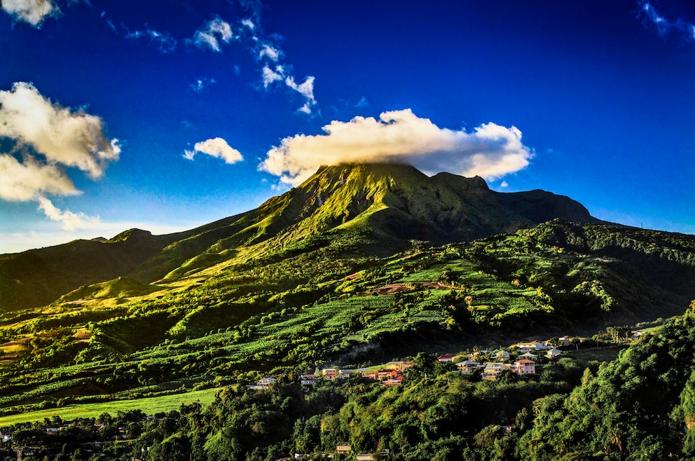 5. Montagne Pelée (auch: Mont Pelé) – der 1397 Meter hohe Vulkan ist der höchste Berg der Insel und ein beliebtes Wanderziel