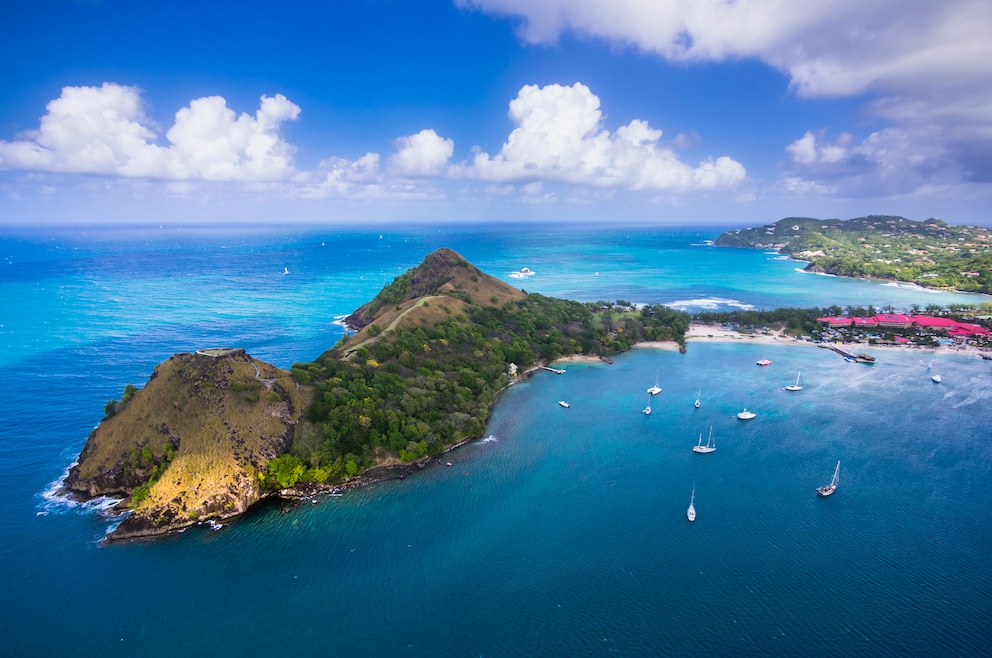 Pigeon Island ist ein Inselfelsen im Norden von St. Lucia