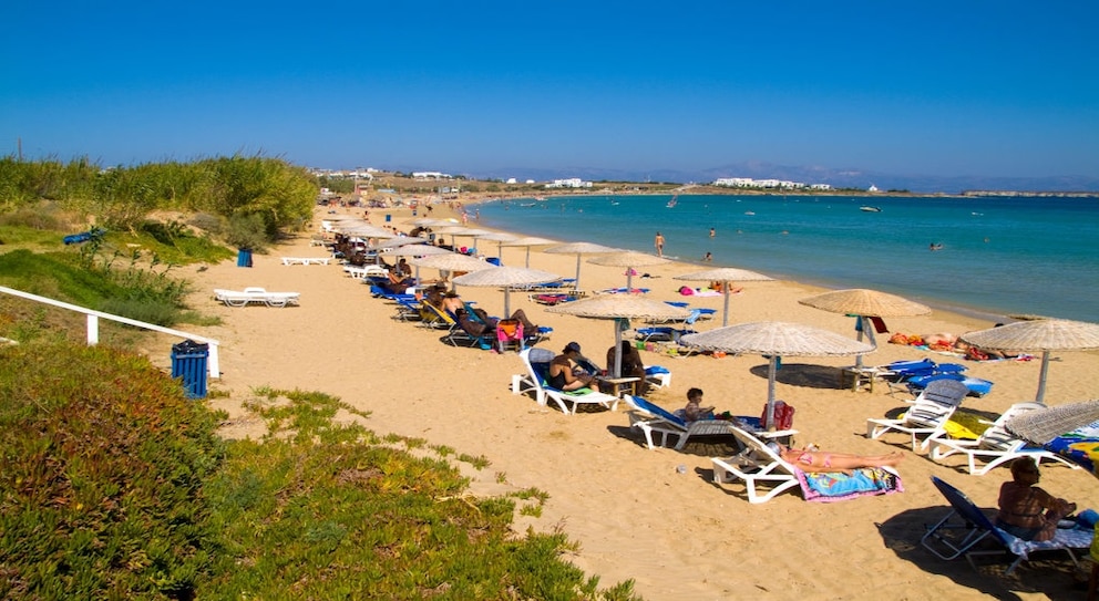 Golden Beach auf Paros zählt zu den schönsten Stränden der Insel