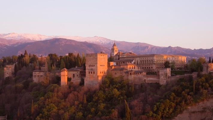 Granada ist eine einzigartige Stadt mit jahrhundertelanger Geschichte.