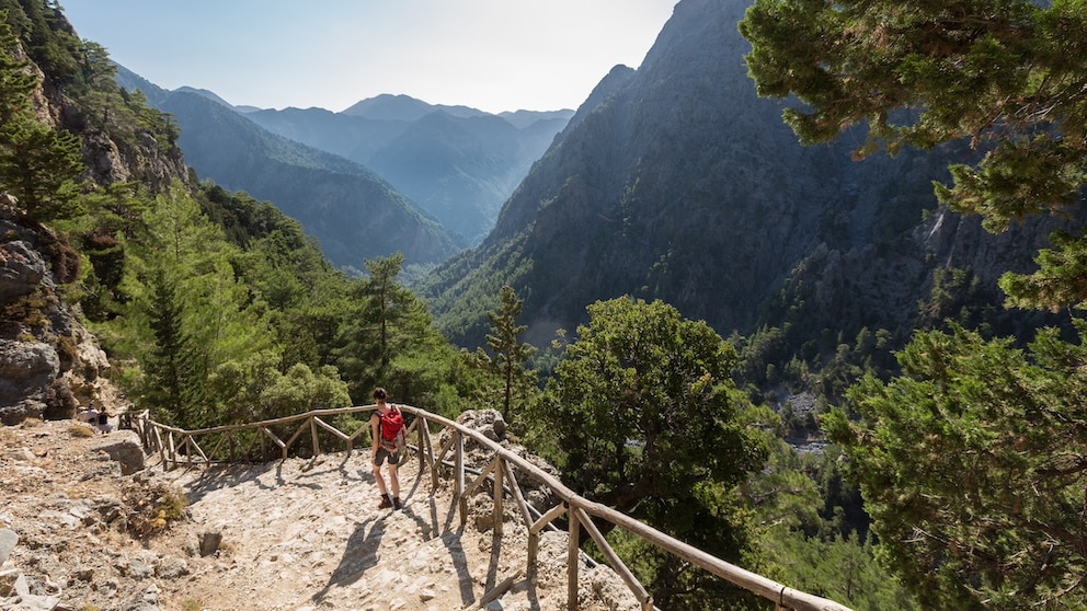 Die Samaria-Schlucht ist eine der größten Attraktionen Kretas. DIe Ausblicke bereits beim Einstieg in den Wanderweg sind spektakulär.