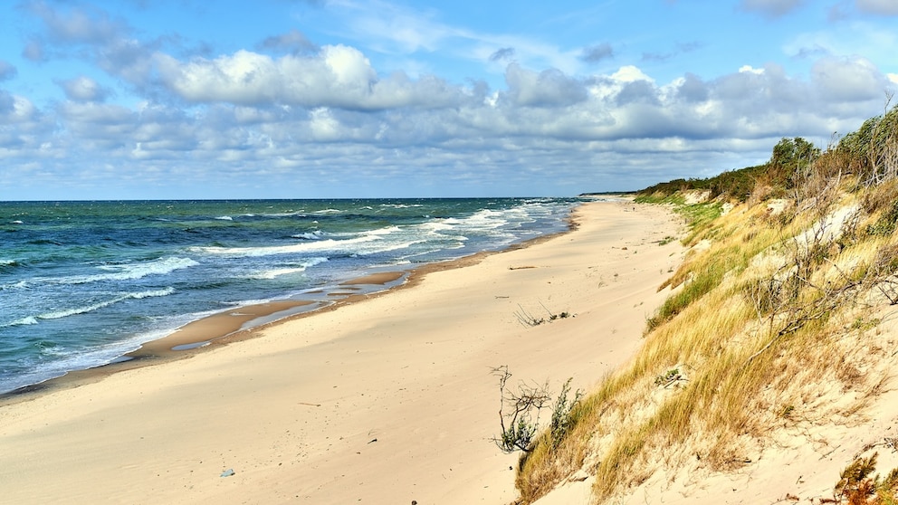 Die Kurische Nehrung ist der längste Strand Europas und erstreckt sich über zwei Länder
