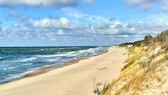 Die Kurische Nehrung ist der längste Strand Europas und erstreckt sich über zwei Länder