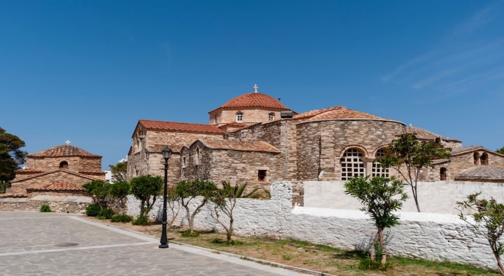 Das Kloster Panaya of Ekatontapiliani  gehört zu den schönsten Sehenswürdigkeiten der Insel