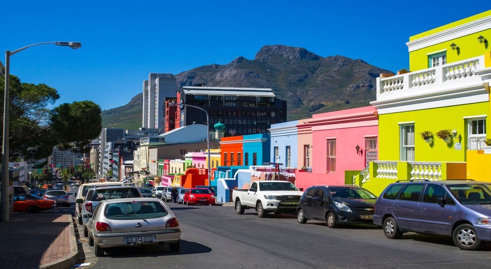 Das Bo-Kaap ist eines der ältesten Stadtviertel von Kapstadt und ein schönes Reiseziel für einen Urlaub im Februar