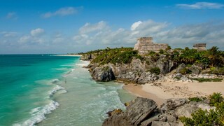 Der El Castillo in Tulum ist ein schönes Reiseziel bei eine Urlaub im Februar