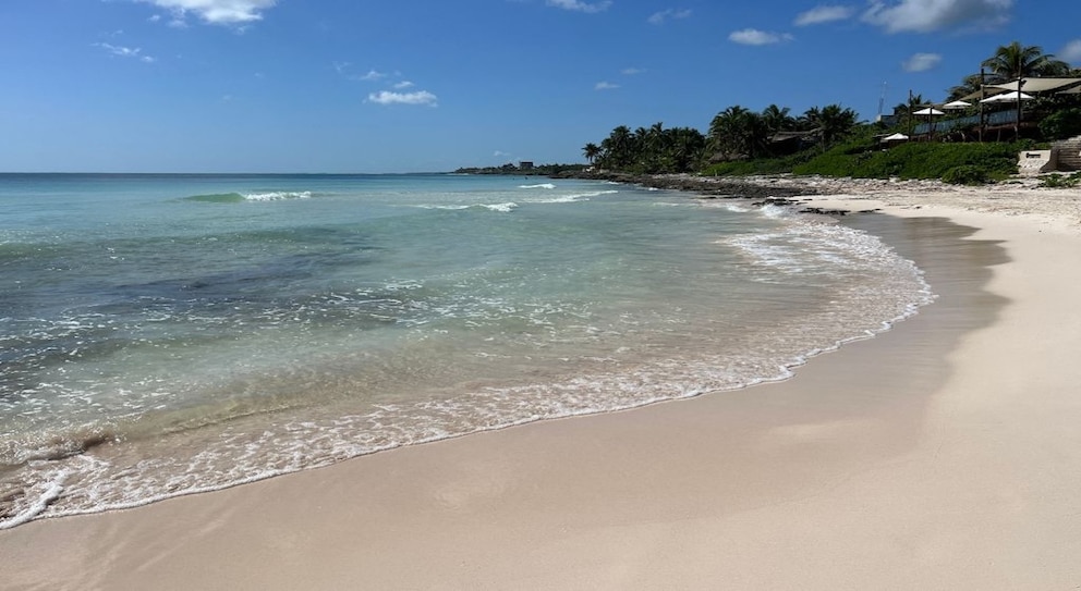 Der Strand der mexikanischen Stadt Tulum ist auch auf dem Titelfoto zu sehen und das perfekte Reiseziel für einen Badeurlaub im Februar