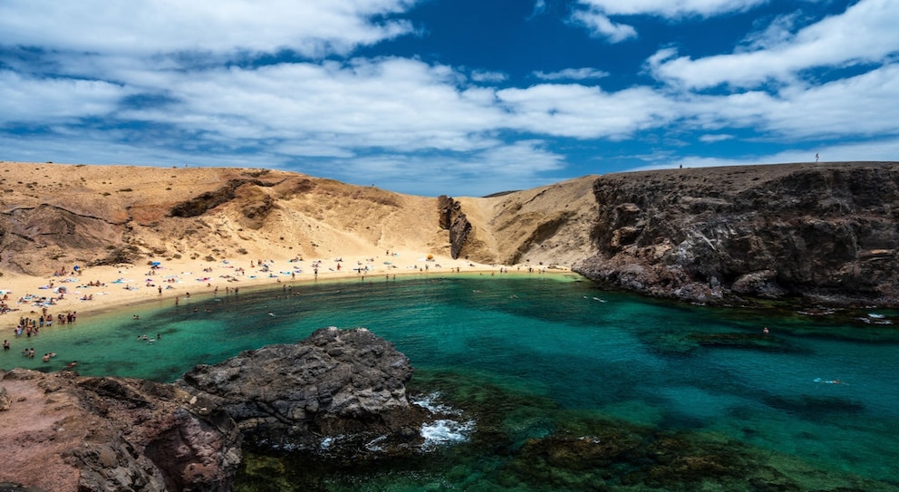 Auch im März reichen die Temperaturen am Papagayo Beach für einen Badeurlaub aus