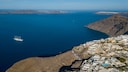 Santorin ist eine der Kykladeninseln und entstand einst durch einen Vulkanausbruch